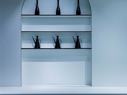 LIKE A BAR
